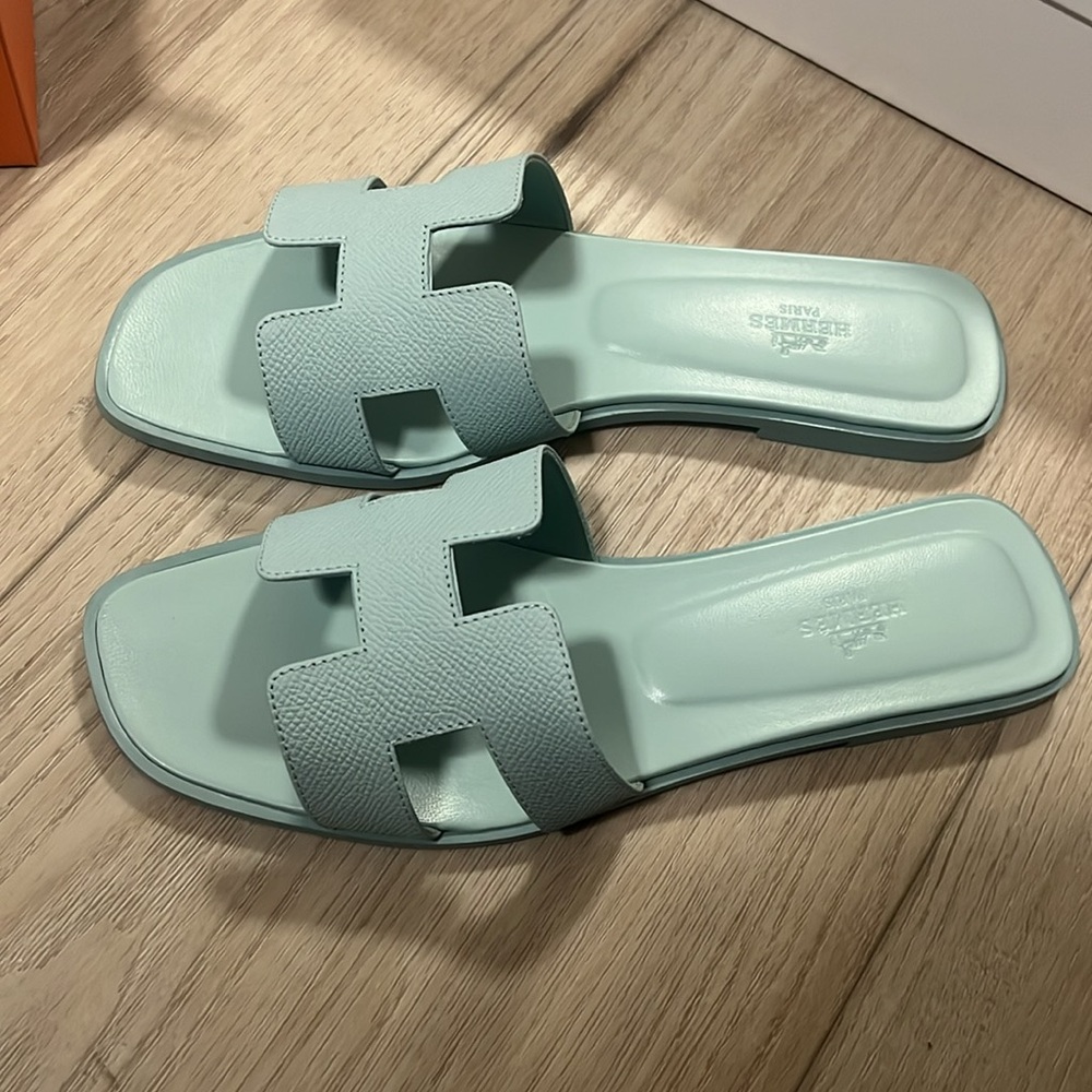 Hermes Oran Light Blue 39.5